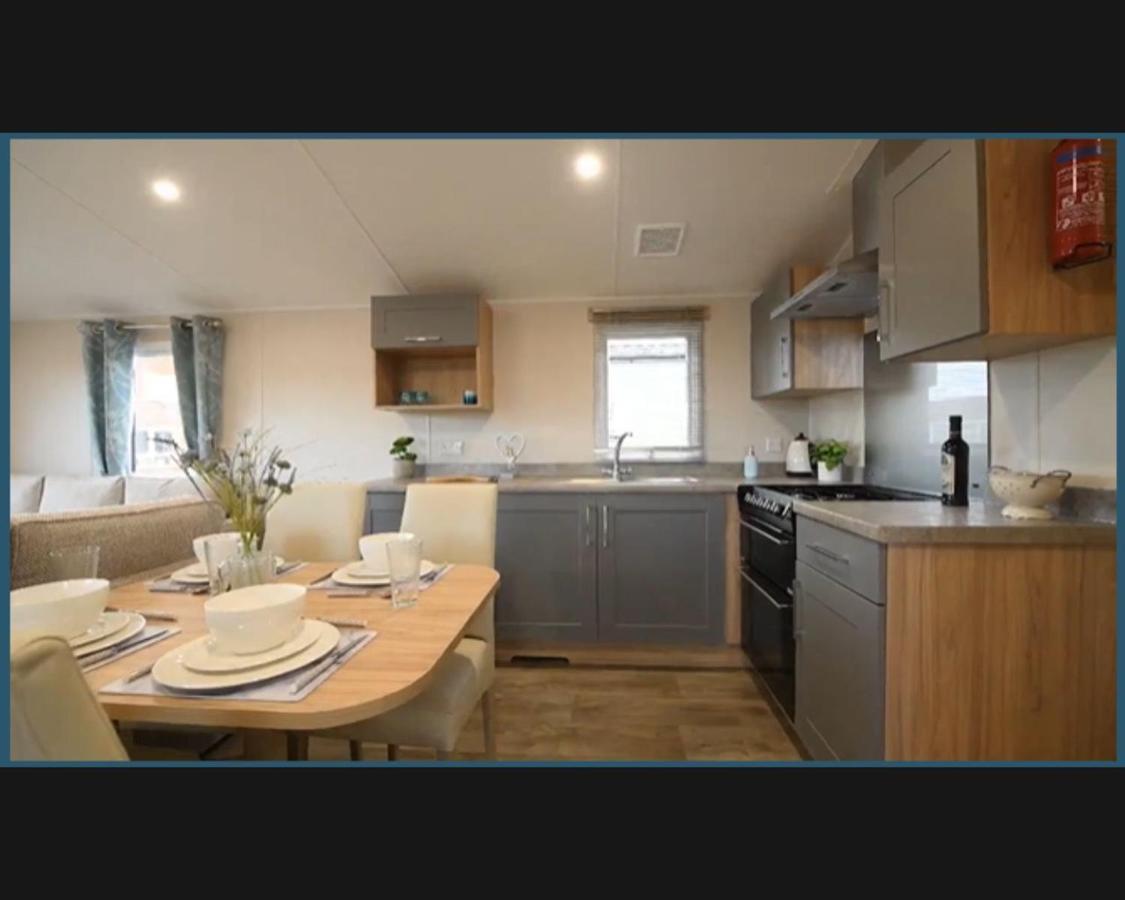 Exotic 3-Bed Caravan At Newquay Holiday Park Villa Luaran gambar
