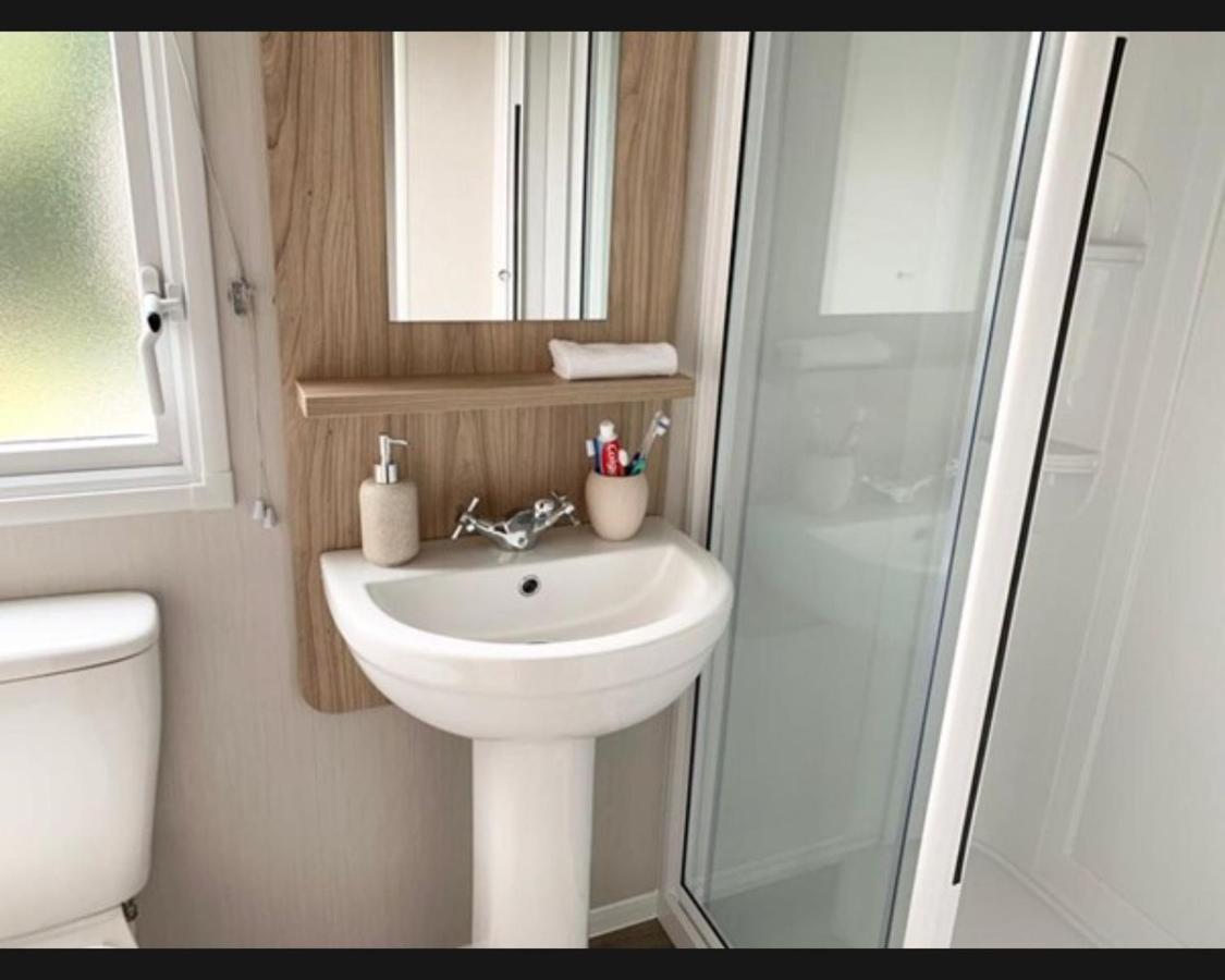 Exotic 3-Bed Caravan At Newquay Holiday Park Villa Luaran gambar