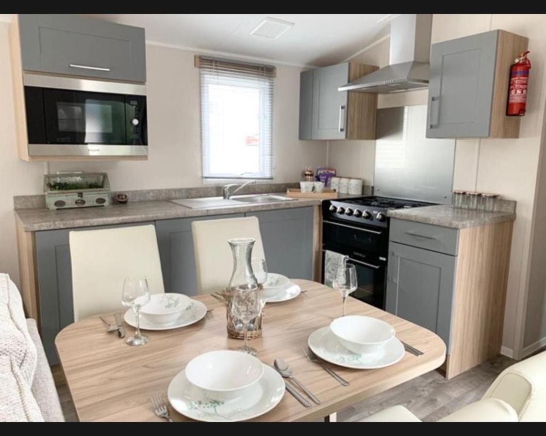 Exotic 3-Bed Caravan At Newquay Holiday Park Villa Luaran gambar