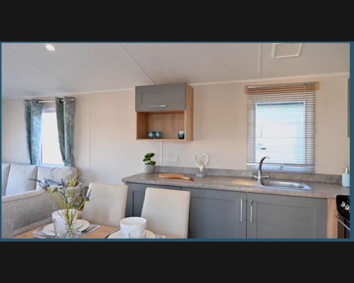 Exotic 3-Bed Caravan At Newquay Holiday Park Villa Luaran gambar